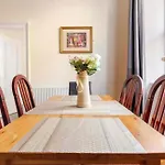 Charming 3-Bed Apartment In Edinburgh
