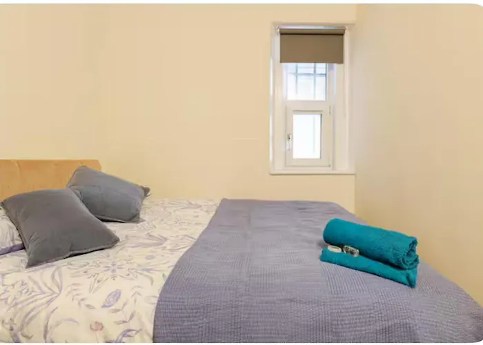Charming 3-Bed Apartment In Edinburgh